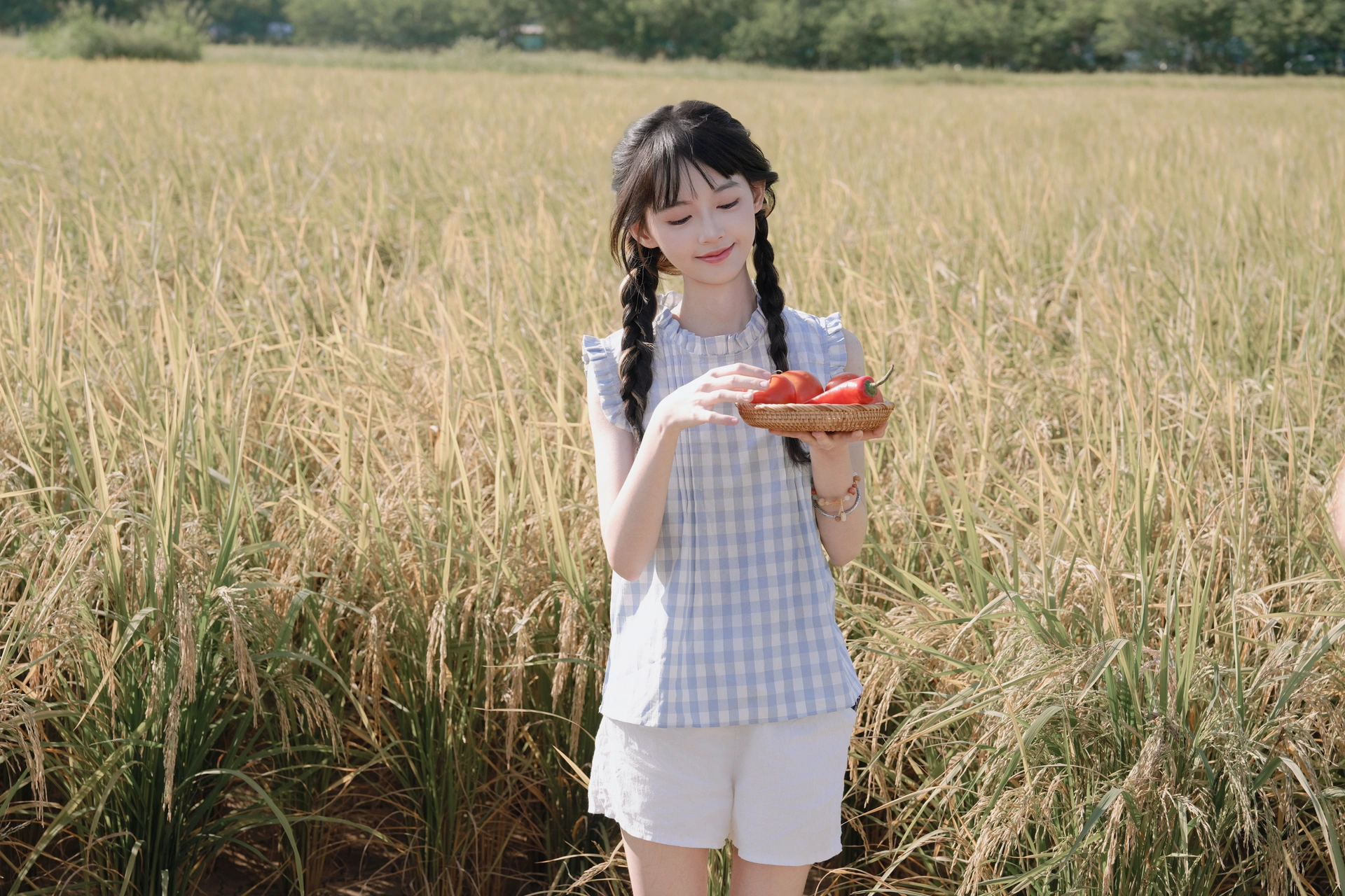[YITUYU艺图语]2024.12.14 花田稻香，少女轻颜 小乐 1